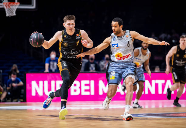 等新贵也在 等新贵也在